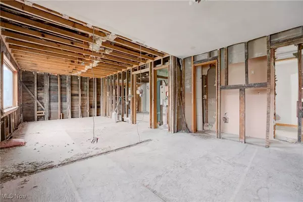 3889 Henderson School RD NE, Mineral City, OH 44656