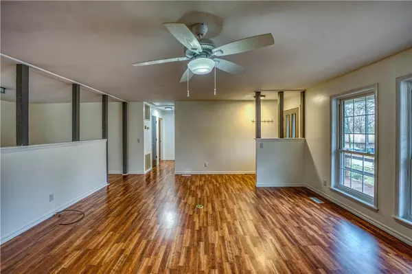 1808 Ashbriar Dr, Mountain Home, AR 72653