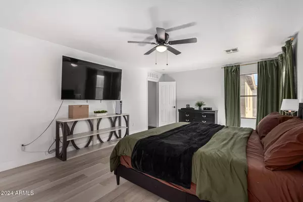 8913 E ORO Circle, Mesa, AZ 85212