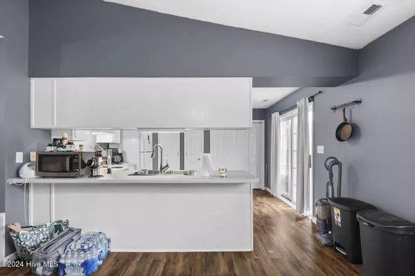 223 Winners CIR S, Jacksonville, NC 28546