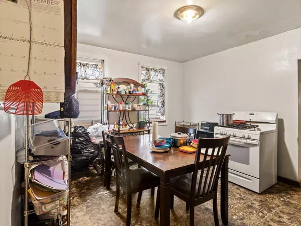 2434 S 9th St, Milwaukee, WI 53215