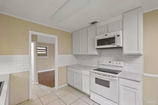 8415 Lofton Dr, Pensacola, FL 32514