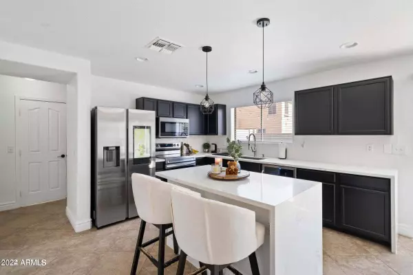 8913 E ORO Circle, Mesa, AZ 85212