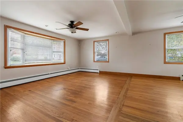 1 Hanley LN, Warren, RI 02885