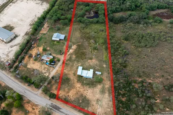 241 PULLINS RD, Pleasanton, TX 78064