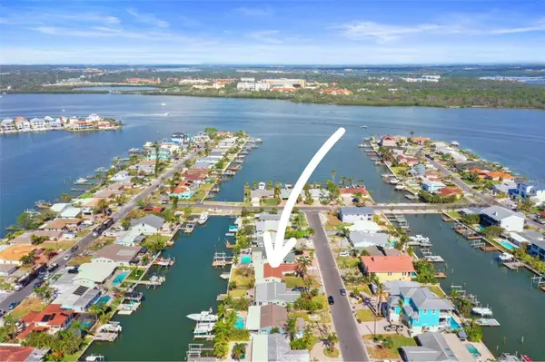 568 LILLIAN DR, Madeira Beach, FL 33708