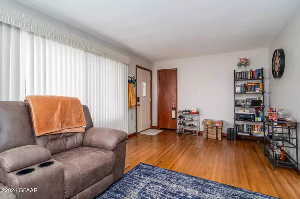 1722 10TH AVE NW, East Grand Forks, MN 56721