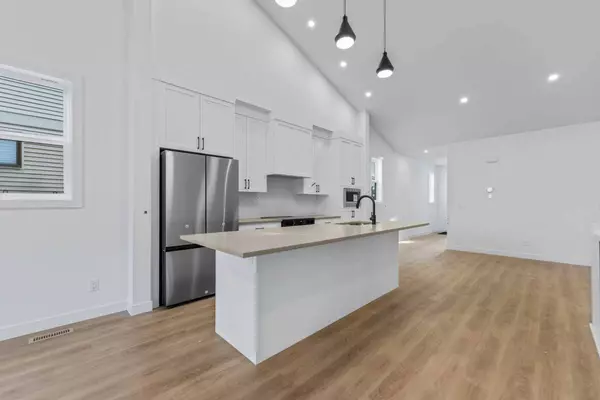 15 Coopersfield SW #400, Airdrie, AB T4B 5P5