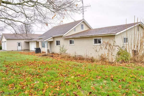 3889 Henderson School RD NE, Mineral City, OH 44656