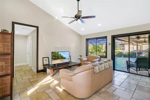 1011 WILLA LAKE CIR, Oviedo, FL 32765