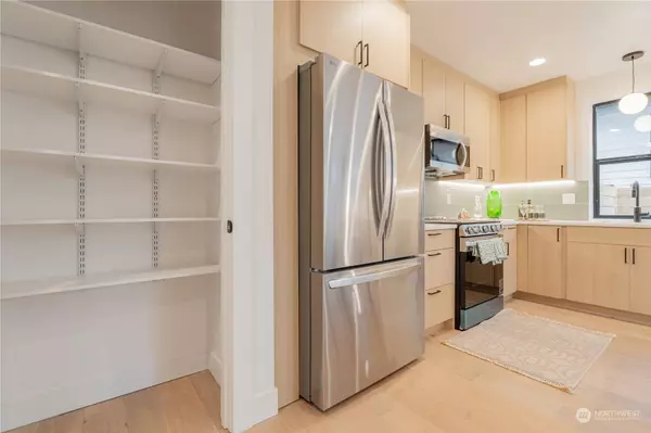 5539 34th AVE NE, Seattle, WA 98105