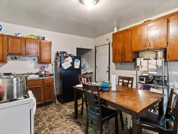 2434 S 9th St, Milwaukee, WI 53215