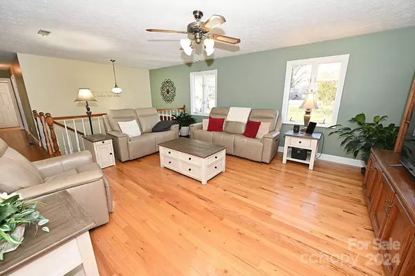 2405 Dry Ponds RD, Granite Falls, NC 28630