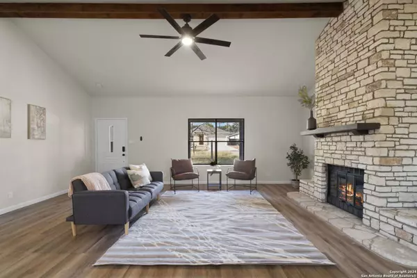 616 HUMMINGBIRD HL, Canyon Lake, TX 78133-5846