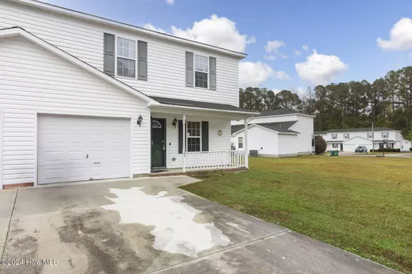 223 Winners CIR S, Jacksonville, NC 28546