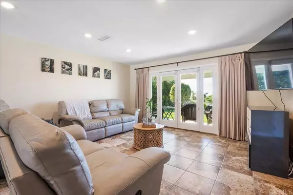 1247 Alessandro LN, Vista, CA 92084