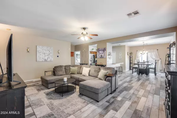 668 E SOLITUDE Trail, San Tan Valley, AZ 85143