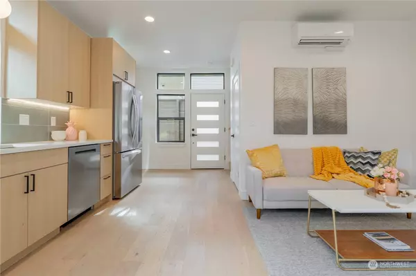 5537 34th AVE NE #B, Seattle, WA 98105