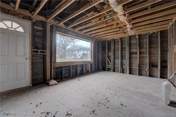 3889 Henderson School RD NE, Mineral City, OH 44656