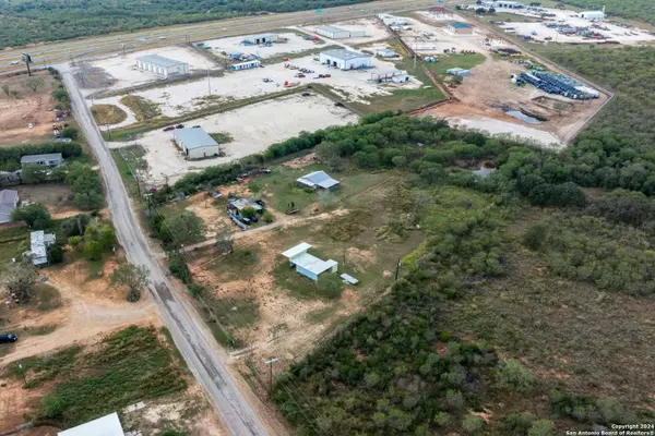 241 PULLINS RD, Pleasanton, TX 78064