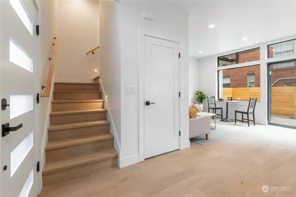 5537 34th AVE NE #B, Seattle, WA 98105