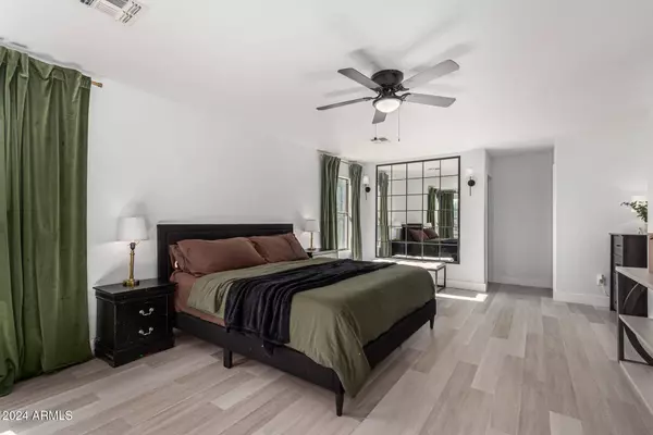 8913 E ORO Circle, Mesa, AZ 85212