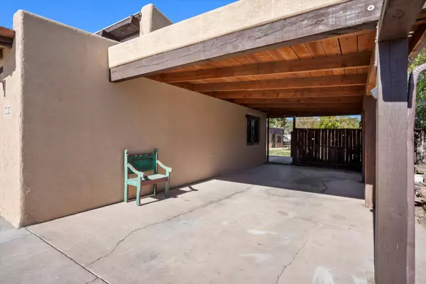 607 GRIEGOS RD NW, Albuquerque, NM 87107