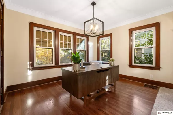 2723 N 45th Avenue, Omaha, NE 68104