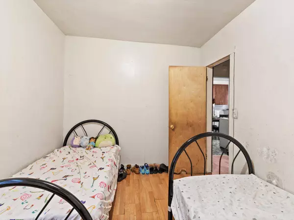 2434 S 9th St, Milwaukee, WI 53215