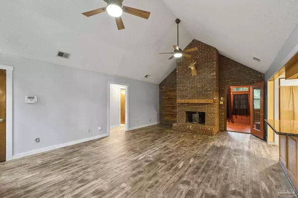 5057 Guernsey Rd, Pace, FL 32571