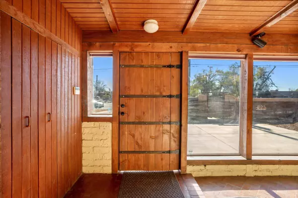 607 GRIEGOS RD NW, Albuquerque, NM 87107