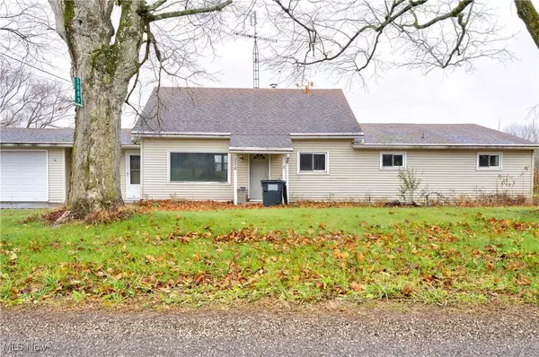 3889 Henderson School RD NE, Mineral City, OH 44656