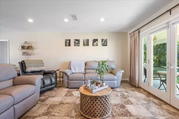 1247 Alessandro LN, Vista, CA 92084