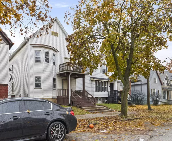 2434 S 9th St, Milwaukee, WI 53215