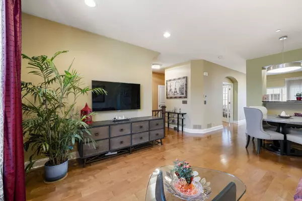 314 Laurel Avenue, Des Plaines, IL 60016