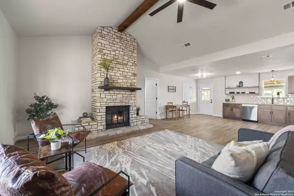 616 HUMMINGBIRD HL, Canyon Lake, TX 78133-5846