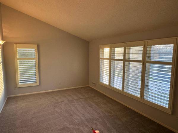 913 Aspen DR, Burnsville, MN 55337