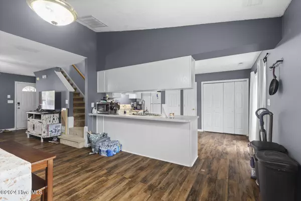 223 Winners CIR S, Jacksonville, NC 28546