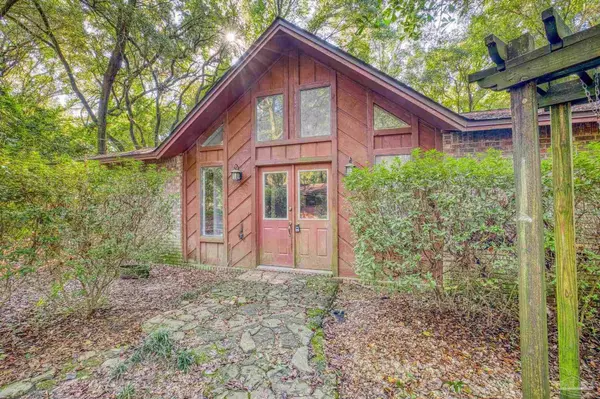 5057 Guernsey Rd, Pace, FL 32571