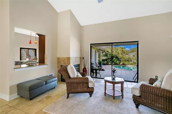 1011 WILLA LAKE CIR, Oviedo, FL 32765