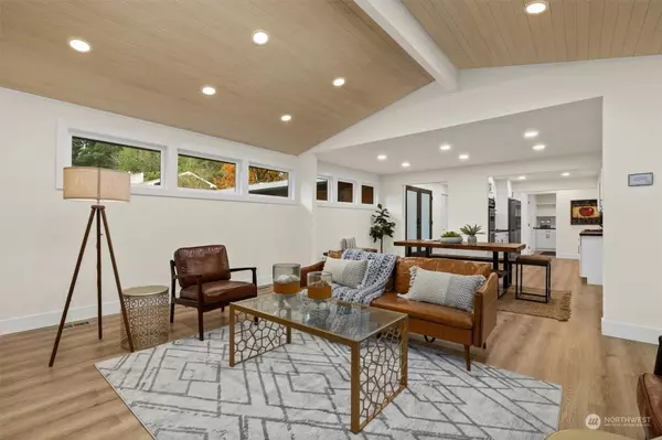 4013 NE 186th ST, Seattle, WA 98155