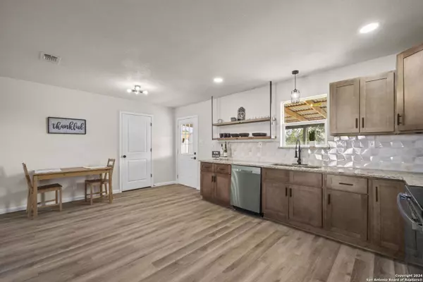 616 HUMMINGBIRD HL, Canyon Lake, TX 78133-5846