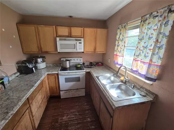 2114 13TH AVE E, Bradenton, FL 34208