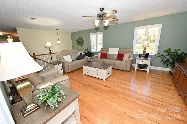 2405 Dry Ponds RD, Granite Falls, NC 28630