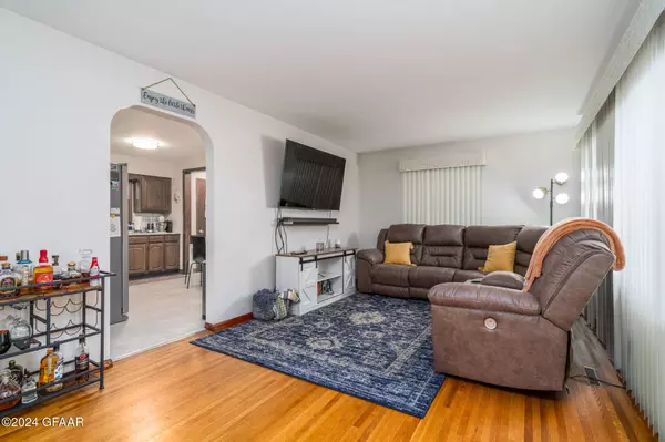 1722 10TH AVE NW, East Grand Forks, MN 56721