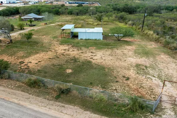 241 PULLINS RD, Pleasanton, TX 78064