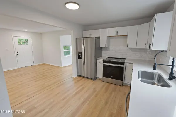 916 Panorama DR, Maryville, TN 37801