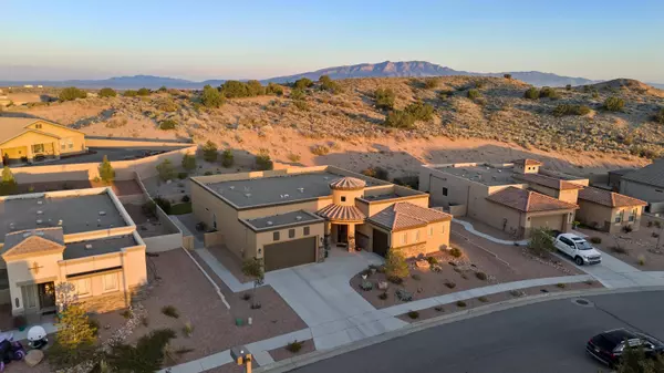 5724 PIKES PEAK LOOP NE, Rio Rancho, NM 87144