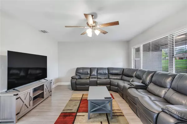 724 HILLSIDE AVE, Lake Wales, FL 33853