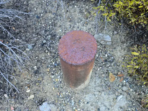 13483 E Ore Sample LN, Mayer, AZ 86333